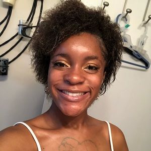 Meet your Posher, Elise